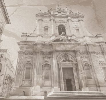 La Chiesa è una carta da parati realizzata da Manarti